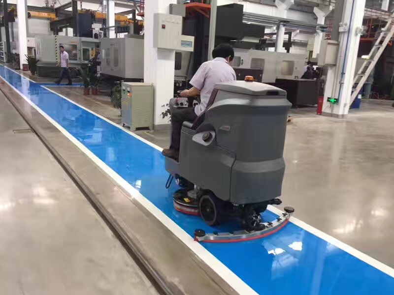 大型駕駛式洗地機(jī)如何操作？