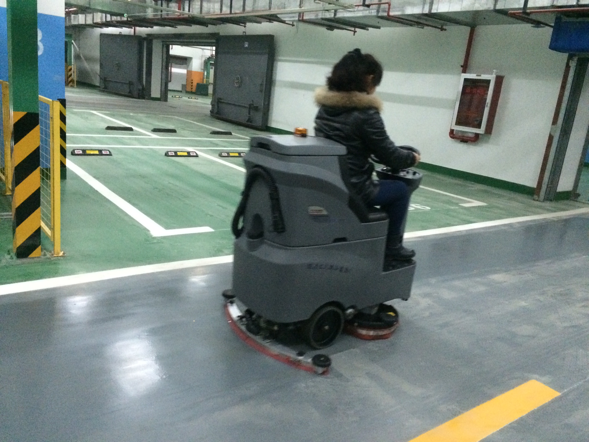 別讓“駕駛式洗地機排行”誤導了你購買行為