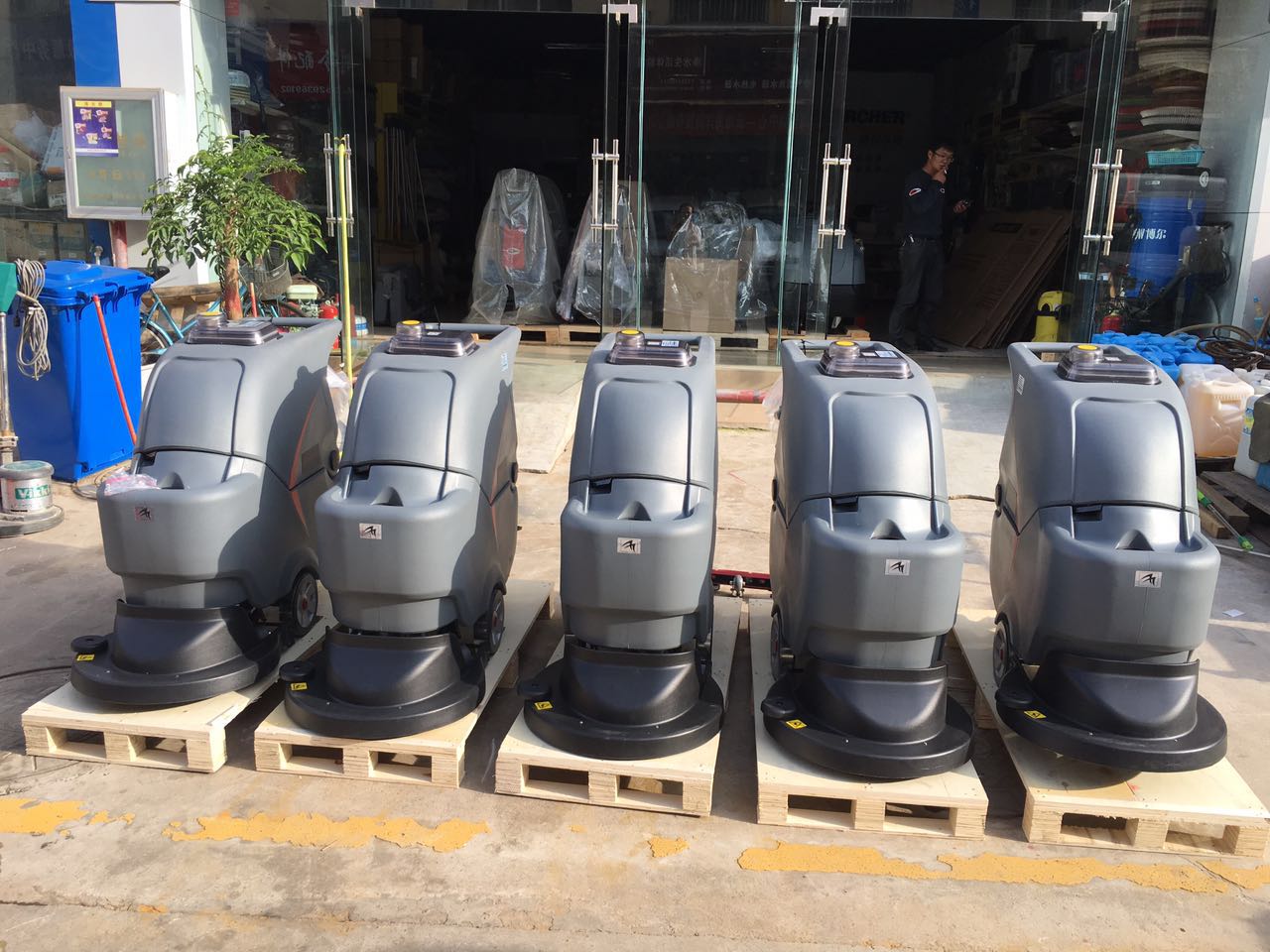 洗地機-你還在為地面清潔而煩惱嗎？高美廠家想要為你解決煩惱？