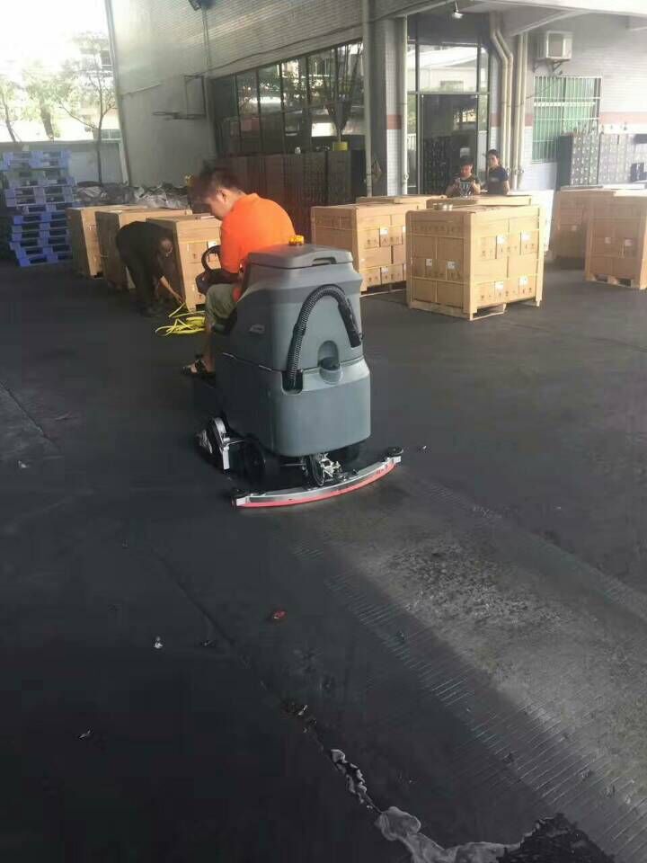 駕駛式全自動(dòng)洗地機(jī)，保潔行業(yè)的神器！