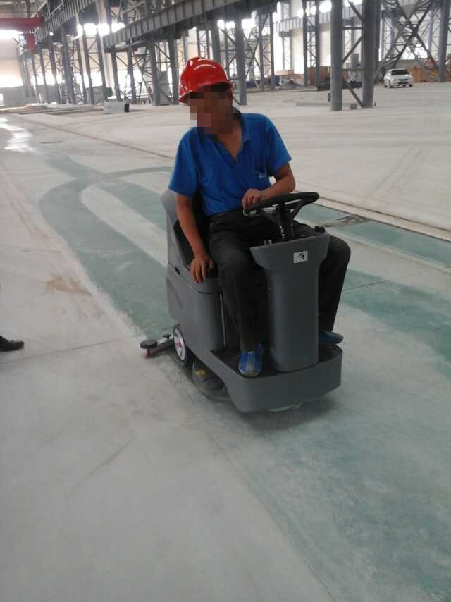 駕駛式洗地機如何選擇？