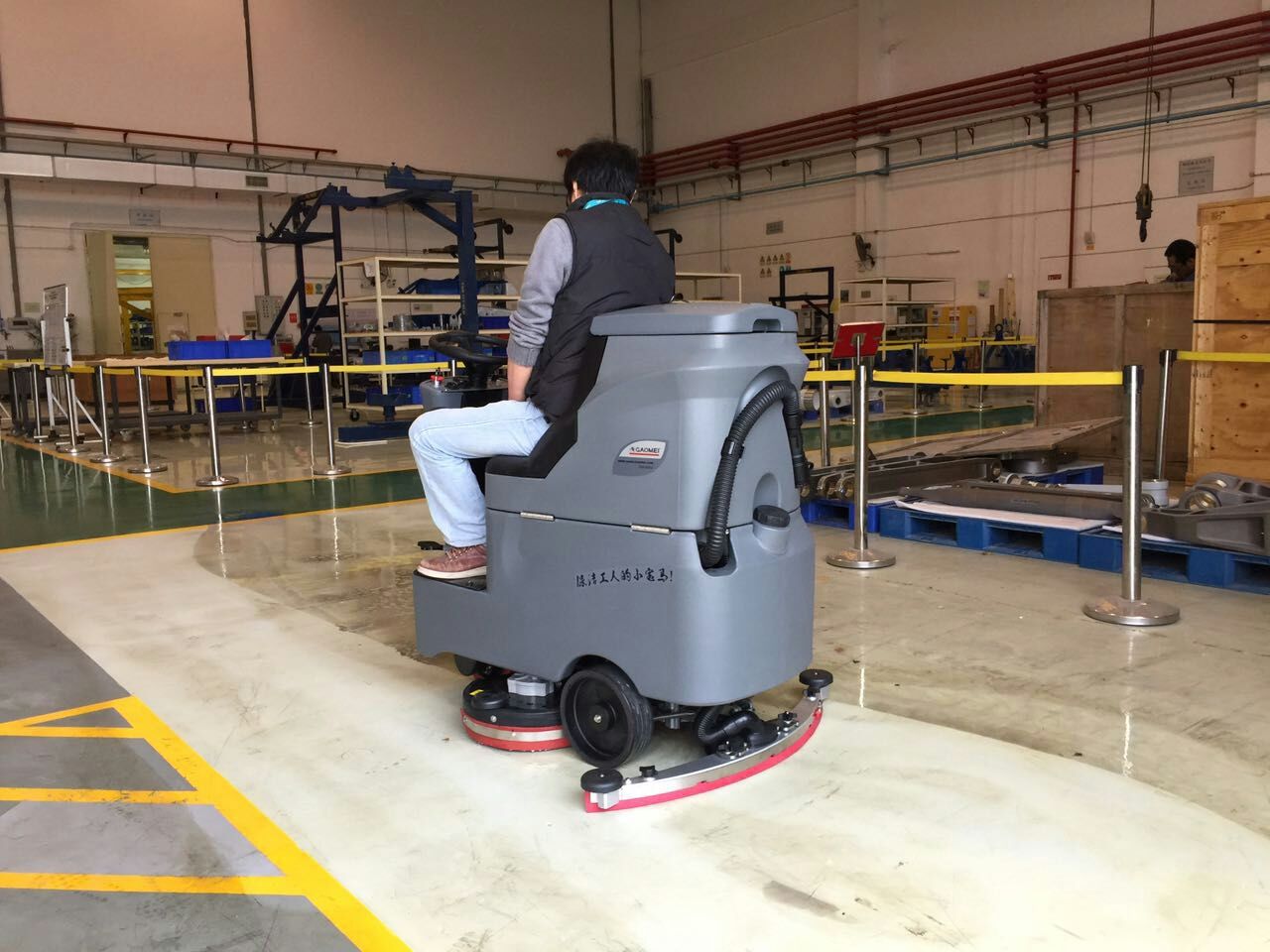 洗地機，走在保潔行業(yè)前端 獨攬清潔大任