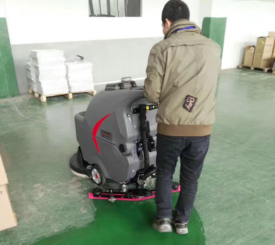 洗地機(jī)使用時候的注意事項