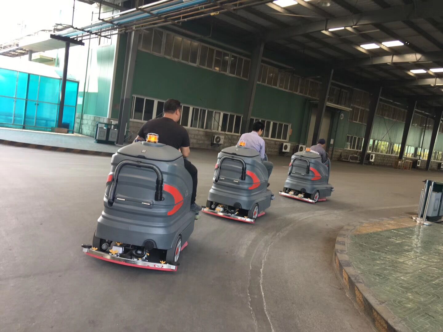 駕駛式洗地車哪個牌子好，怎么選？